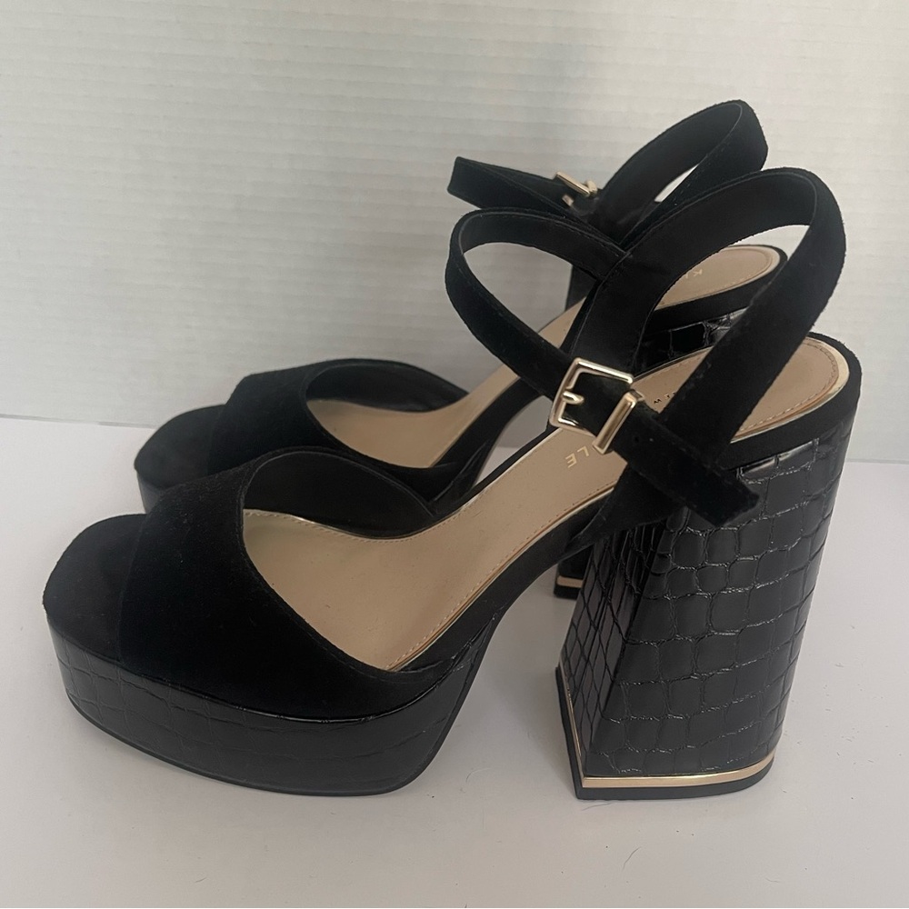 Kenneth Cole Black Platform Sandals